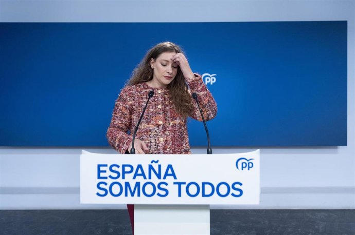 Archivo - La vicesecretaria de Sanidad y Educación del PP, Ester Muñoz, durante una rueda de prensa, en la sede del PP, a 26 de diciembre de 2024, en Madrid (España). 