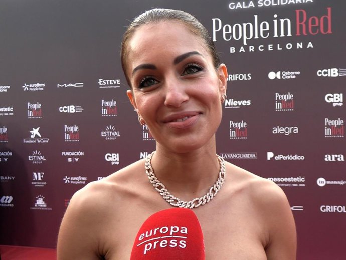 Hiba Abouk en la gala People In Red celebrada este lunes en Barcelona