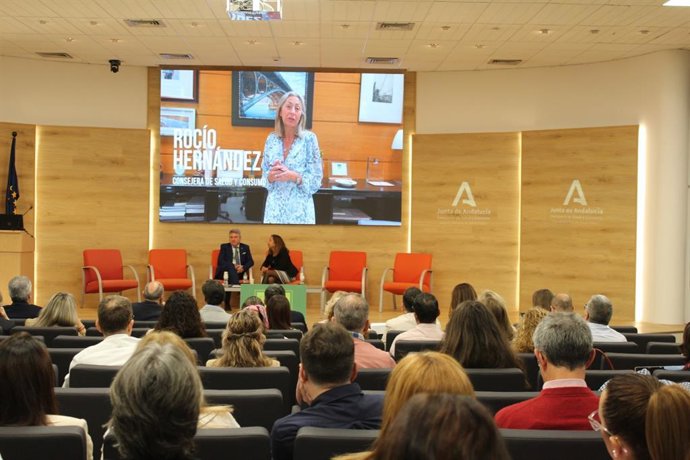 Salud prepara una reorganización de la Atención Primaria para adaptarse a las personas con enfermedades crónicas