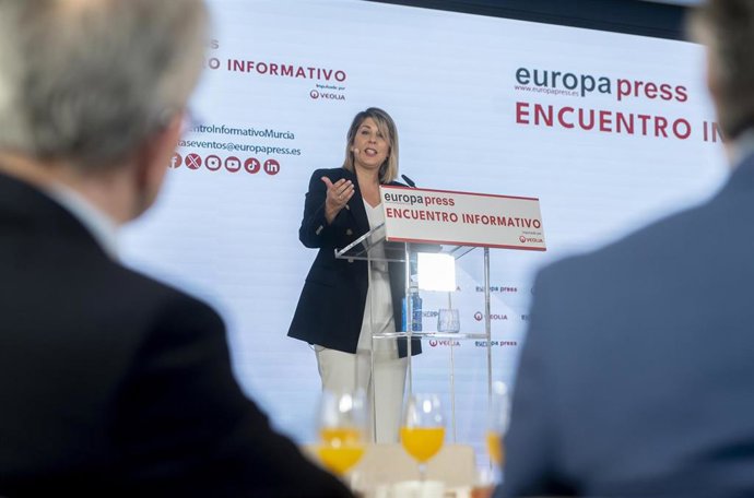 La alcaldesa de Cartagena, Noelia Arroyo, interviene durante un encuentro informativo de Europa Press, en el hotel Rosewood Villa Magna, a 13 de mayo de 2025, en Madrid (España).