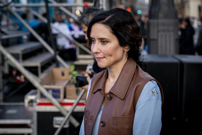 La presidenta de la Comunidad de Madrid, Isabel Díaz Ayuso, durante un acto para homenajear a las víctimas de la discoteca de la República Dominicana, en la Puerta del Sol
