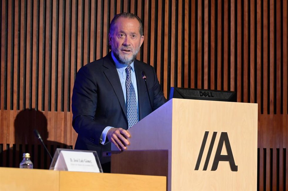 Archivo - El presidente de Abanca, Juan Carlos Escotet, interviene durante la inauguración del Foro Económico de Galicia, en el Auditorio Sede Afundación, a 16 de septiembre de 2024, en A Coruña, Galicia (España). En dicho acto, el ministro ha presentad