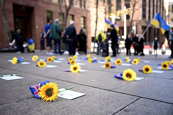 Archivo - 17 July 2024, Australia, Sydney: Tributes are seen during a rally marking 10 years since the downing of Malaysia Airlines Flight 17 (MH17), at Martin Place, Sydney. Flight 17 was from Amsterdam to Kuala Lumpur that was shot down by Russian-contr