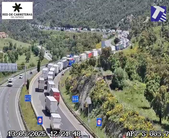 Retenciones en la AP-7 en La Jonquera (Girona).