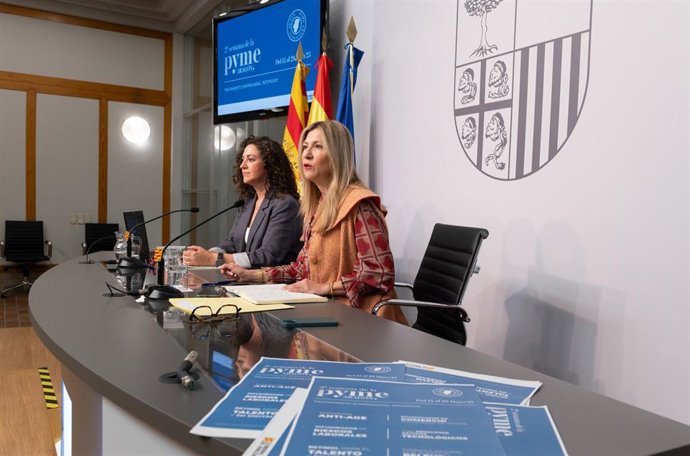 La vicepresidenta del Gobierno de Aragón, Mar Vaquero, y la directora general de Pymes y Autónomos, Ana Sanz.
