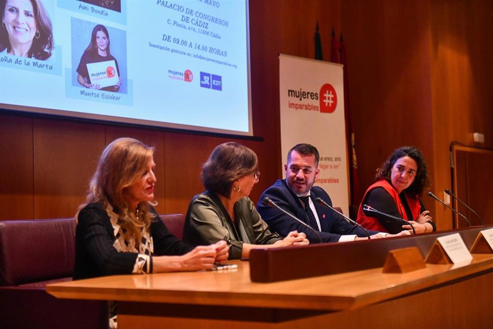 El responsable de Fomento y Empleo de la Diputación de Cádiz, Andrés Clavijo, en la jornada 'Innova, crea y crece', organizada por la Asociación Red Profesional Mujeres Imparables.