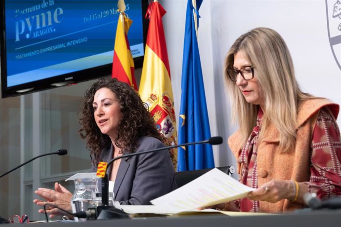 La vicepresidenta del Gobierno de Aragón, Mar Vaquero, y la directora general de Pymes y Autónomos, Ana Sanz.