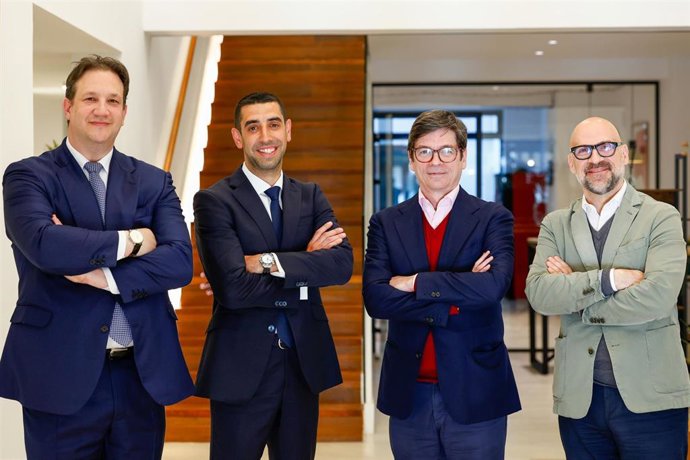 De izquierda a derecha: Fernando Morales Alba y Gabriel Alonso Spadaro, presidente y director de operaciones de Corporación Financiera Azuaga, respectivamente; junto a José Antonio Bartrina Giménez y Joaquín Ortiz Escobar, socios de Hyperion Fund.