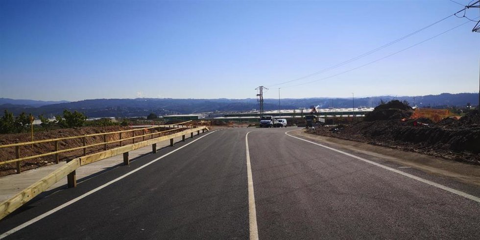 El acceso desde la B-224 al nuevo polígono de Xmenes