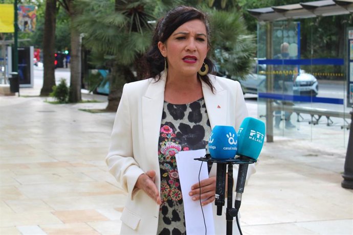La portavoz adjunta del grupo municipal Con Málaga, Toni Morillas, atiende a los medios