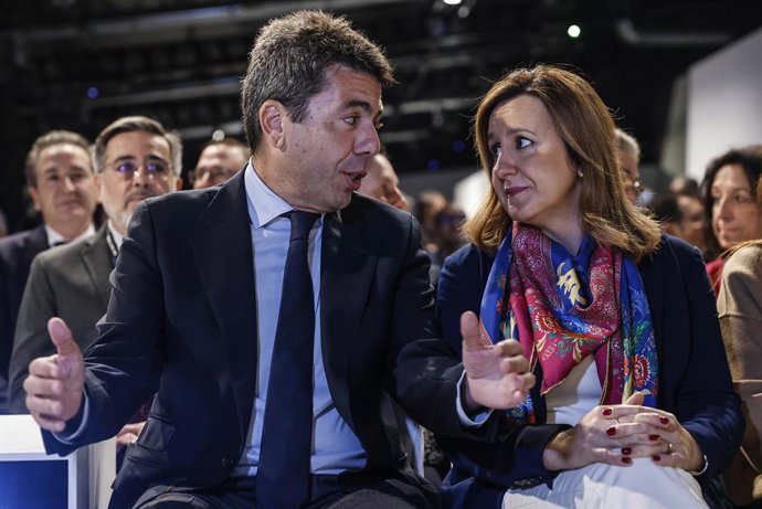 Archivo - El president de la Generalitat valenciana, Carlos Mazón i l'alcaldessa de València, María José Catalá, en imatge d'arxiu. 