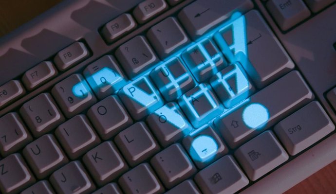 Archivo - FILED - 09 January 2014, Mecklenburg-Vorpommern, Schwerin: The symbol of a shopping basket lights up on a computer keyboard. The European Commission on Thursday opened an investigation into AliExpress over possible breaches of European Union rul