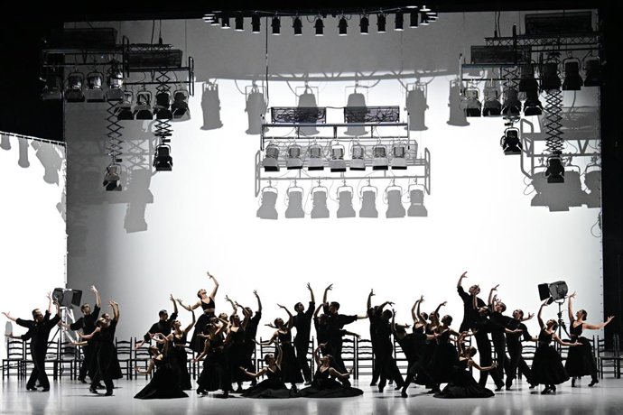 Archivo - La peça 'Afanador' la  creació de Marcos Morau per al Ballet Nacional d'Espanya