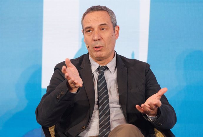 Archivo - El director de Macroeconomía y Análisis Internacional en FUNCAS, Raymond Torres, durante la mesa redonda sobre el escenario económico español en la XIII Edición del Foro Spain Investors Day en el Hotel Mandarín Oriental Ritz, a 11 de enero de 20