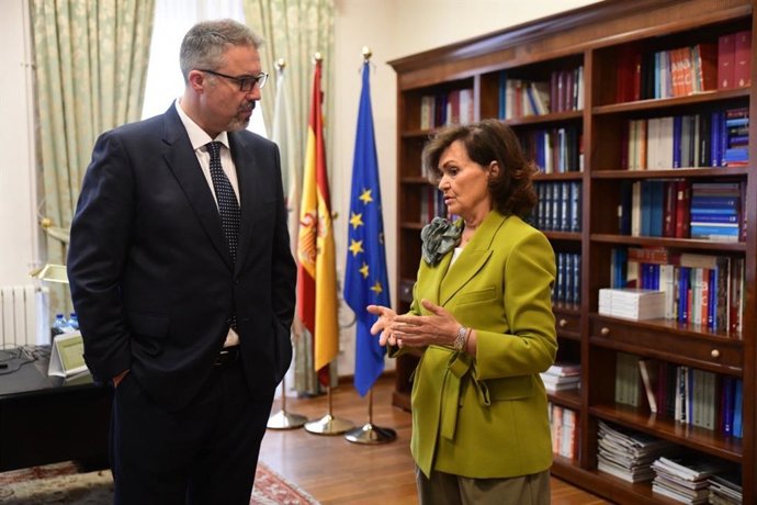 El presidente del Consello Consultivo de Galicia, Andrés Lago Louro, y la presidenta del Consejo de Estado, Carmen Calvo, en Santiago de Compostela