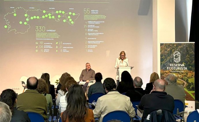 La viceconsejera de Turismo del Principado de Asturias, Lara Martínez, interviene en la presentación de la Reserva Ecoturista de la España Verde, en Laboral Ciudad de la Cultura (Gijón).