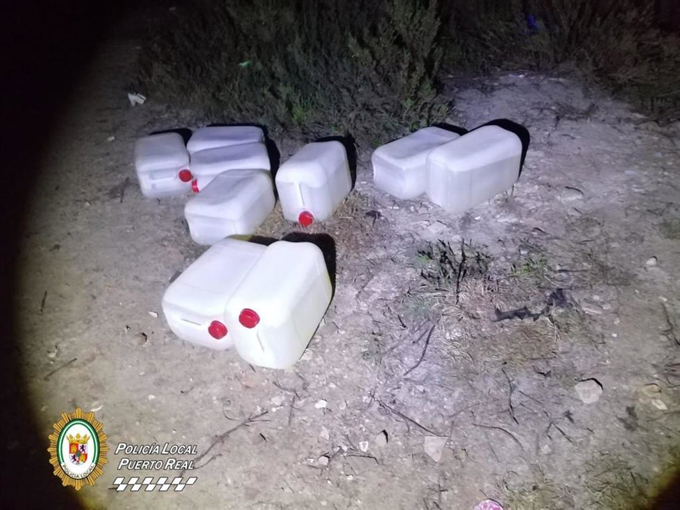 Garrafas de gasolina incautadas de Puerto Real