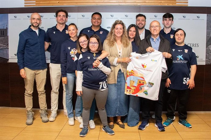 Presentación del proyecto de baloncesto inclusivo que apoya la Diputación de Cáceres