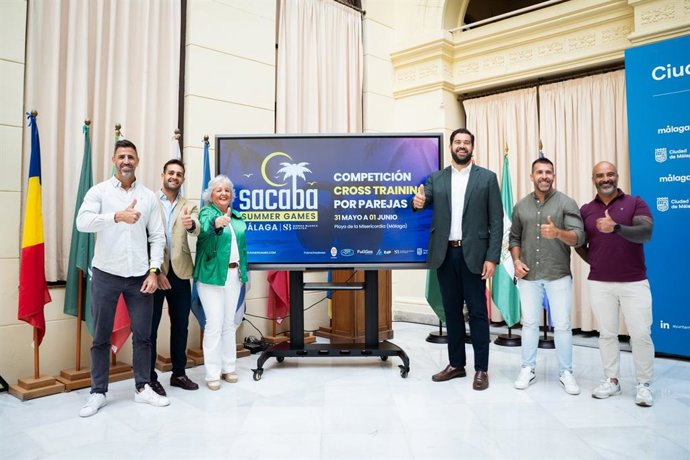 Los concejales delegados de Deporte y de Servicios Operativos, Playas y Fiestas, Borja Vivas y Teresa Porras, respectivamente, en la presentación de la primera edición de 'Sacaba Summer Games 2025'