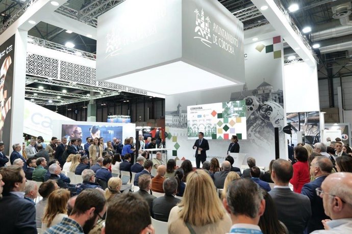 Inauguración del estand del Ayuntamiento de Córdoba en la Feria Internacional de Defensa y Seguridad (Feindef) en Madrid.