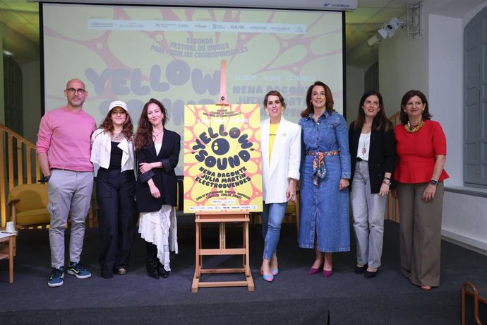 La vicepresidenta diputada provincial Antonia Ledesma junto al director de La Térmica, Antonio Javier López; Laura Baena, fundadora del Club de Malasmadres y presidenta de Yo No Renuncio, y la cantante Nena Daconte han presentado el evento.