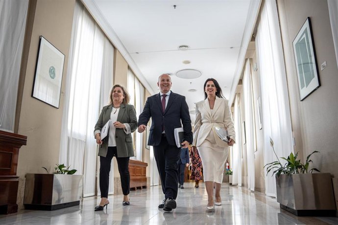 El portavoz del PP en el Congreso, Miguel Tellado, a su llegada a una reunión de la Junta de Portavoces, en el Congreso de los Diputados, a 13 de mayo de 2025, en Madrid (España).