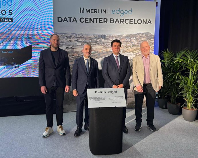 (I-D) El Director General De Coreweave, Mike Mattacola; El Alcalde De Barcelona, Jaume Collboni; El Consejero Delegado De Merlin Properties, Ismael Clemente, Y El Fundador De Edged Energy, Jakob Carnemark