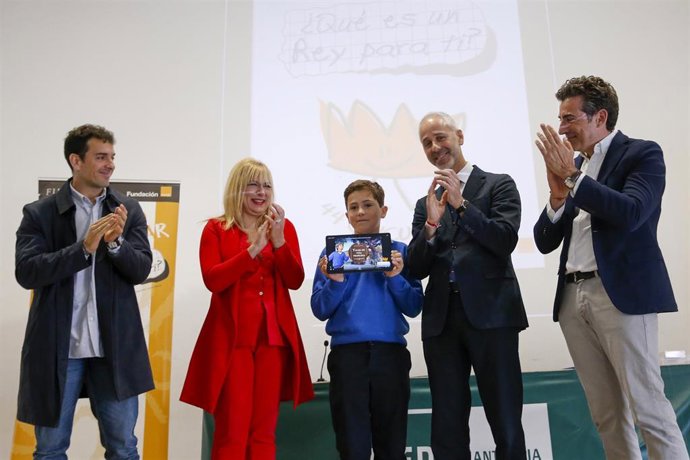 El consejero de Educación, Formación Profesional y Universidades, Sergio Silva, asiste a la entrega del premio del concurso escolar ‘Qué es un rey para ti’.