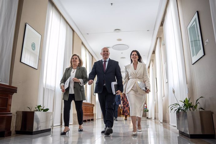 El portavoz del PP en el Congreso, Miguel Tellado, a su llegada a una reunión de la Junta de Portavoces, en el Congreso de los Diputados, a 13 de mayo de 2025, en Madrid (España).