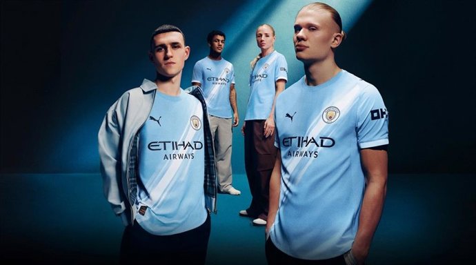 El Manchester City incorpora una franja diagonal en la camiseta para 2025-26.