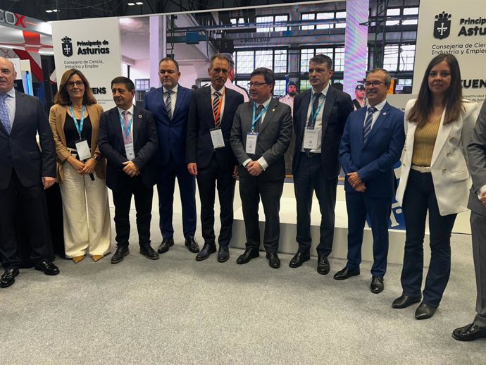 El consejero de Economía, Empleo y Transformación Digital, Guillermo Santamaría, en la Feria Internacional de Defensa y Seguridad Nacional.