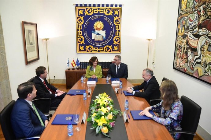 La presidenta del Consejo de Estado, Carmen Calvo, visita el Consello Consultivo de Galicia