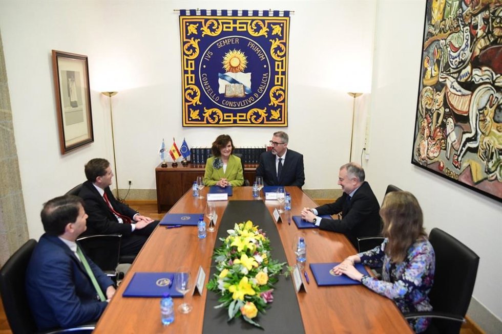 La presidenta del Consejo de Estado, Carmen Calvo, visita el Consello Consultivo de Galicia