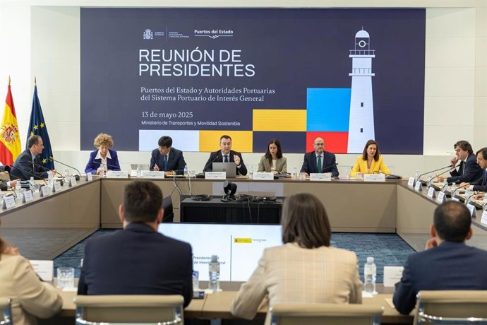 El presidente de Puertos del Estado, Gustavo Santana, en la reunión con los responsables de las 28 Autoridades Portuarias.