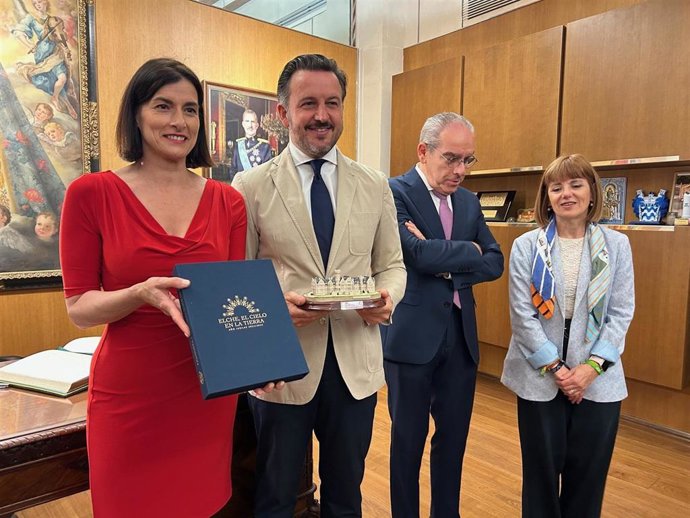 La alcaldesa de Santander, Gema Igual, visita el Ayuntamiento de Elche.