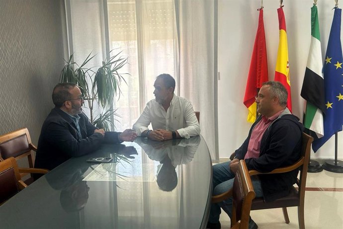 Reunión del presidente de la Diputación de Cáceres, Miguel Ángel Morales, con alcaldes de la provincia