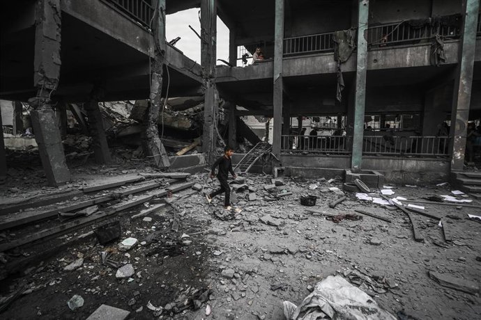 Escuela destruida por un ataque israelí en el campo de Yabalia, en la Franja de Gaza