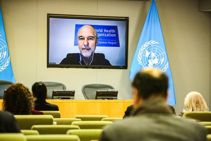 Archivo - El representante de la OMS para los Territorios Palestinos Ocupados, Rik Peeperkorn, durante una rueda de prensa telemática.