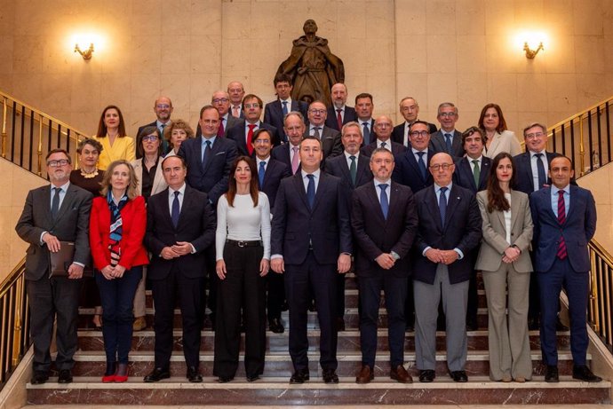 La presidenta de la APA, Rosario Soto, asiste a la reunión de presidentes de las 28 autoridades portuarias con el presidente de Puertos del Estado, Gustavo Santana.