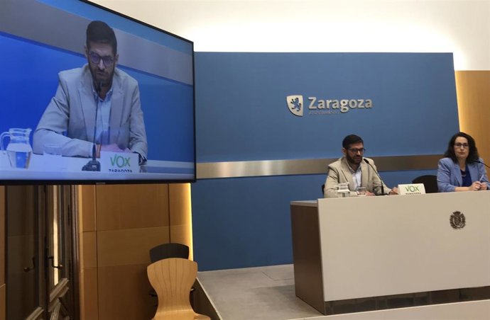 Los concejales de Vox, Eva Torres y Armando Martínez