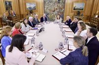 La Reina Letizia se reúne con entidades firmantes de la propuesta del Pacto de Estado por los Menores Digitales
