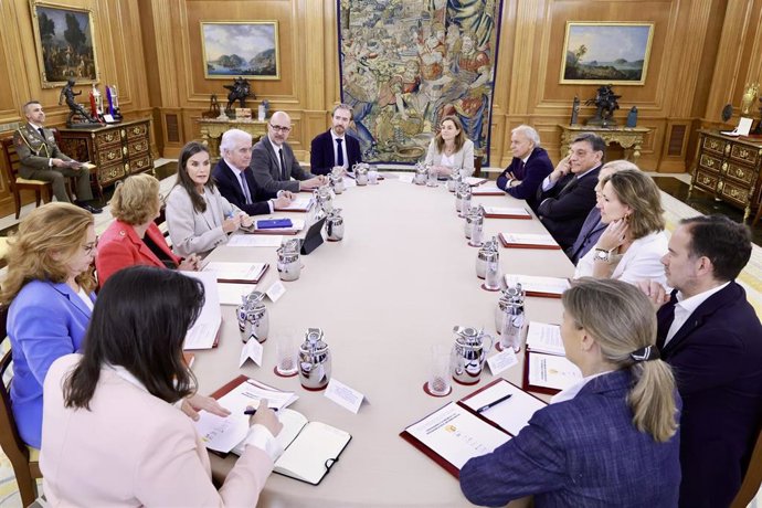 La Reina Letizia se reúne con entidades firmantes de la propuesta del Pacto de Estado por los Menores Digitales