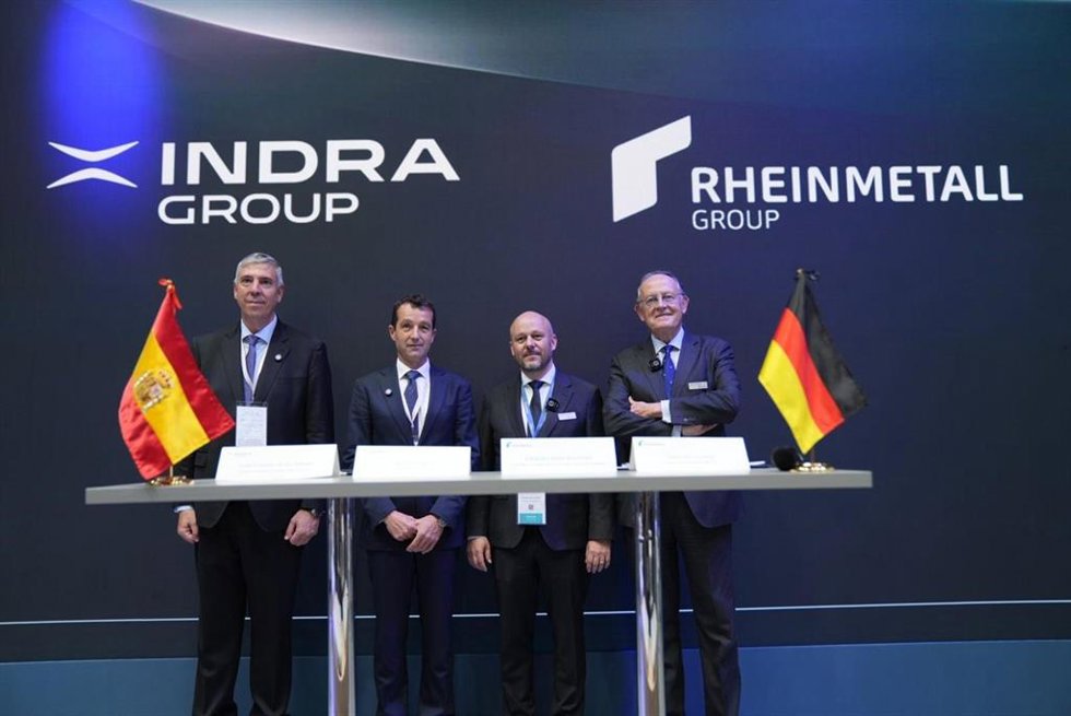 Archivo - Firma del acuerdo entre Indra y Rheinmetall en el marco de Feindef, a 13 de mayo de 2025, en Madrid (España)