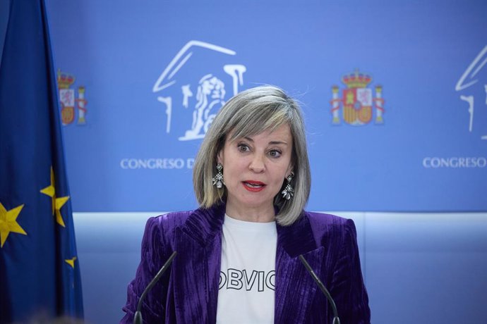 La portaveu de Sumar en el Congrés, Verónica Martínez, durant una roda de premsa anterior a la Junta de Portaveus, al Congrés dels Diputats, a 6 de maig del 2025, a Madrid (Espanya).