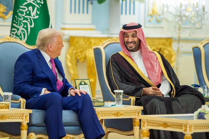 13 May 2025, Saudi Arabia, Riyadh: Saudi Crown Prince Mohammed bin Salman (R) meets with US President Donald Trump at Al-Yamamah Palace. Photo: -/Saudi Press Agency/dpa