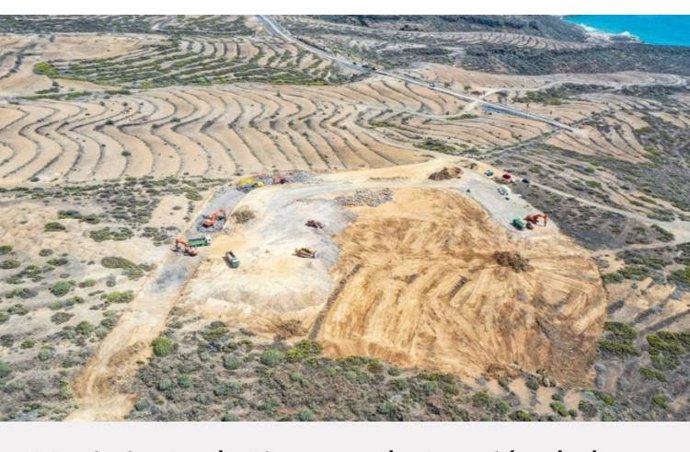 Archivo - Solar donde se pretende construir la urbanización Cuna del Alma, en las proximidades del puertito de Adeje