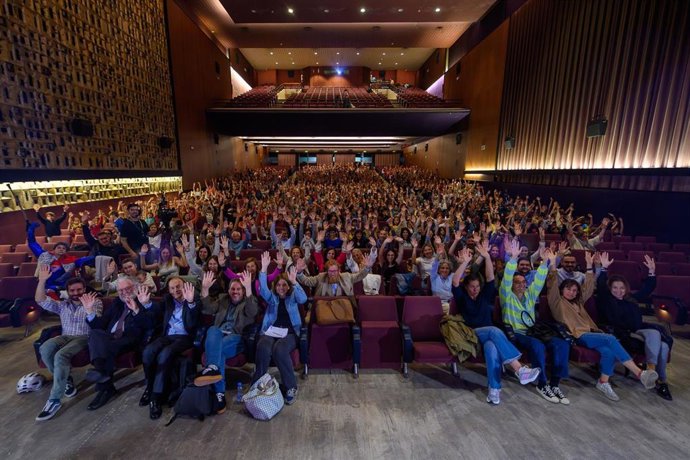 Acto de cierre de la campaña Girem Full!