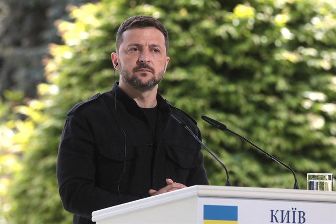 10 de maio de 2025, Kiev, Ucrânia: O presidente da Ucrânia, Volodymyr Zelenskyy, participa de uma coletiva de imprensa conjunta com os líderes da Coalizão dos Dispostos após suas reuniões e negociações, em Kiev, Ucrânia, em 10 de maio de 2025.