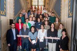 Recepción municipal a poeta participantes en 'Poetas en Mayo'