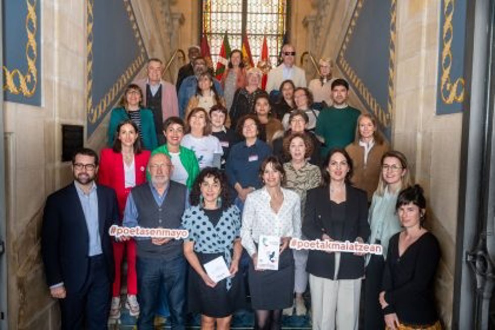 Recepción municipal a poeta participantes en 'Poetas en Mayo'
